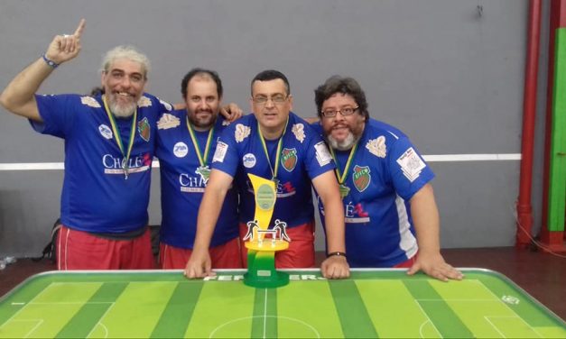 <h1>NFFC faz bonito e levanta troféu no Futmesa </h1> <h>Clube verde rubro conquistou o vice Campeonato Brasileiro na Categoria da série Bronze</h>
