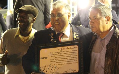 Uma noite de homenagens Hino do Nova Friburgo F.C é executado pela Campesina Friburguense