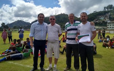 Homenagens a personalidades marca evento no CT do Nova Friburgo  Atividade reuniu jogadores e dirigentes durante as atividades esportivas em Conselheiro Paulino
