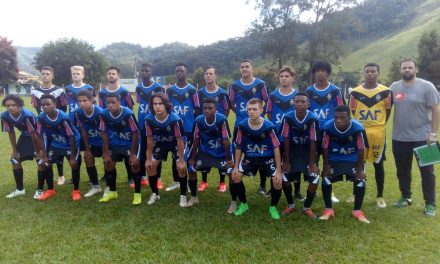 <h1>Nove jogadores do Nova Friburgo representam a cidade no Campeonato Estadual de Seleções </h1> <h>Competição ainda conta com representantes das cidades de Petrópolis, Teresópolis, Cachoeiras de Macacu, Guapimirim e São José do Vale do Rio Preto</h>