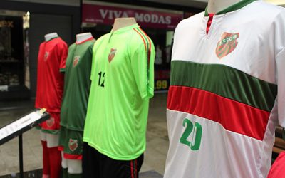 Novo manto  Uniformes serão utilizados em partidas oficiais do clube verde e vermelho