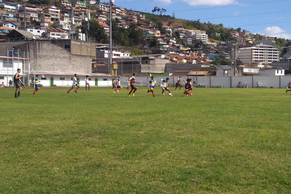 <h1>Campeonato Metropolitano: Nova Friburgo ostentou na rodada </h1> <h>Equipe supera o Santa Cruz nas categorias sub 13 e 14 no CT de Conselheiro Paulino</h>