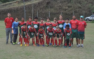 Nova Friburgo estreia com ‘pé direito’ no Campeonato Municipal Sub 11 e 13  Primeira rodada da competição foi realizada no Campo do São Pedro e a competição é organizada pela Liga Nova Friburgo de Desportos