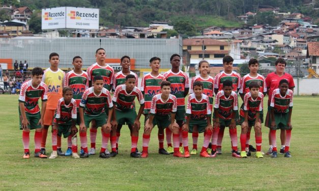 <h1>Sub 13 carimba passaporte na final do Campeonato Municipal </h1> <h>Na decisão, o time rubro-verde vai enfrentar o Guerreirinhos, que superou o Grêmio pelo placar de 3 a 1</h>