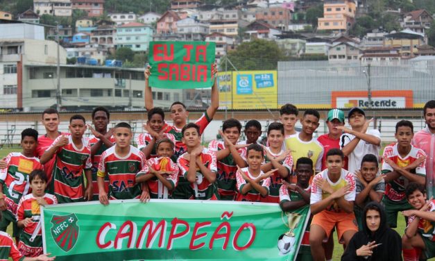 <h1>Nova Friburgo é tricampeão do Campeonato Municipal Sub 13 </h1> <h>Equipe superou o Guerreirinhos de virada, com três gols de Luiz Henrique</h>