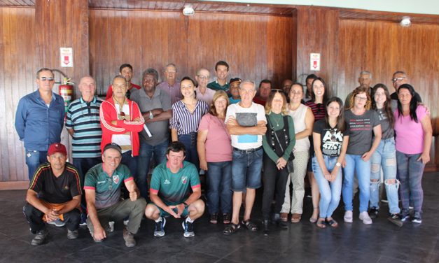 <h1>Conselho Diretor realiza reunião no Parque Aquático </h1> <h>Atividade contou com a presença de diretores e colaboradores do Centro, Departamento de Futebol e Social</h>