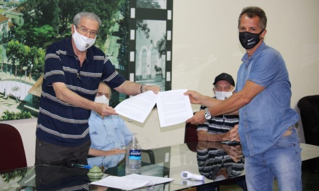 <h1>Conselho Diretor firma contrato para fortalecimento do Departamento de Futebol </h1> <h>Empresa D&F Sport ficará responsável pelo desenvolvimento das atividades esportivas</h>