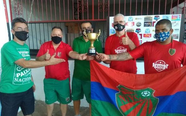 <h1>FutMesa conquista troféu de campeão do Primeiro Desafio Regional Ricardo Carioca </h1> <h>Equipe somou 13 pontos, com quatro vitórias, um empate e um tropeço</h>
