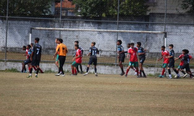 <h1>Sub 15: Nova Friburgo supera o Grêmio pela segunda rodada </h1> <h>Jogo foi disputado na manhã deste domingo (18 de setembro), no Estádio Geraldo Leão (Pastão)</h>