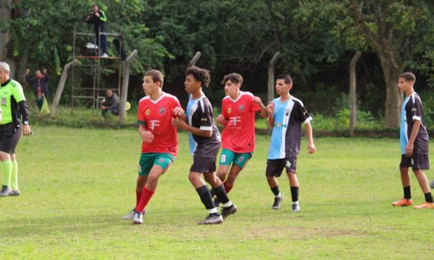 <h1>Nova Friburgo F.C vence o Friburgo Sporting pela terceira rodada do Sub 15 </h1> <h>Jogo foi disputado na tarde deste sábado (1 de outubro), no Campo do Varginha.</h>
