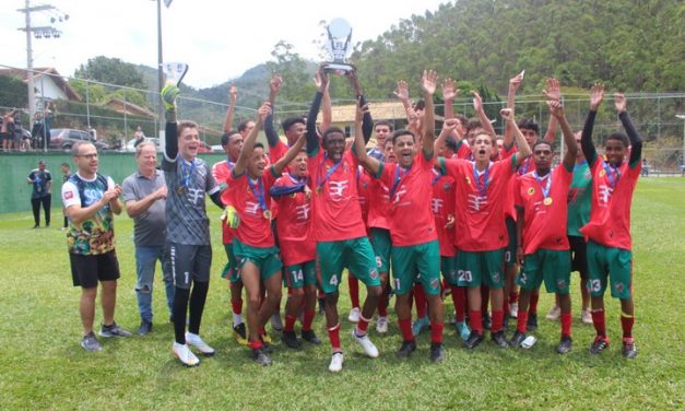 <h1>Nova Friburgo F.C é campeão invicto do Campeonato Municipal Sub 15 </h1> <h>Final foi disputada na manhã deste sábado (12 de novembro), no Estádio Márcio Branco, no Stucky.</h>