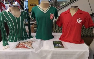 Camisas do Nova Friburgo F.C. ganham destaque no 6º Encontro dos Colecionadores  Exposição aconteceu no Cadima Shopping neste sábado (21 de setembro)