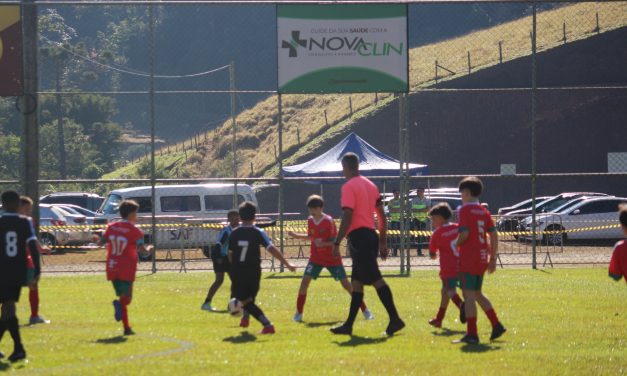 <h1>Escolinha participa de amistosos na programação da Supercopa SAF </h1> <h>Partidas foram disputadas na manhã deste domingo (20 de julho), no Estádio Márcio Branco, em Stucky</h>