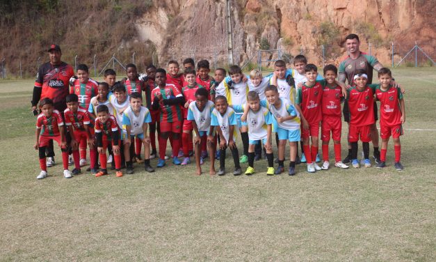 <h1>Escolinha do Nova Friburgo F.C. participa de amistosos em Sumidouro </h1> <h>Partidas foram disputadas na manhã deste sábado (dois de agosto), no Estádio Municipal Paulo Freitas</h>