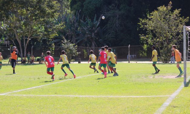 <h1>Escolinha do Nova Friburgo F.C. participa de amistoso no distrito de Amparo </h1> <h>Jogo foi disputado na manhã deste sábado (seis de setembro), no Estádio Guilherme L. Gripp</h>