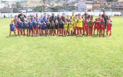 Escolinha do Nova Friburgo F.C. realiza partidas comemorativas pelo aniversário do clube  Jogos foram disputados no Centro de Treinamento, em Conselheiro Paulino