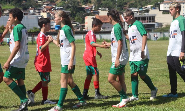 <h1>Escolinha do Nova Friburgo Futebol Clube participa de amistosos com o Stucky </h1> <h>Partidas foram disputadas na manhã deste sábado (9 de maio), no Centro de Treinamento do Nova Friburgo Futebol Clube</h>